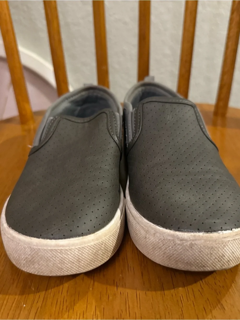 OshKosh B’gosh Kids Gray Slip-On Sneakers – Size 1 – Used